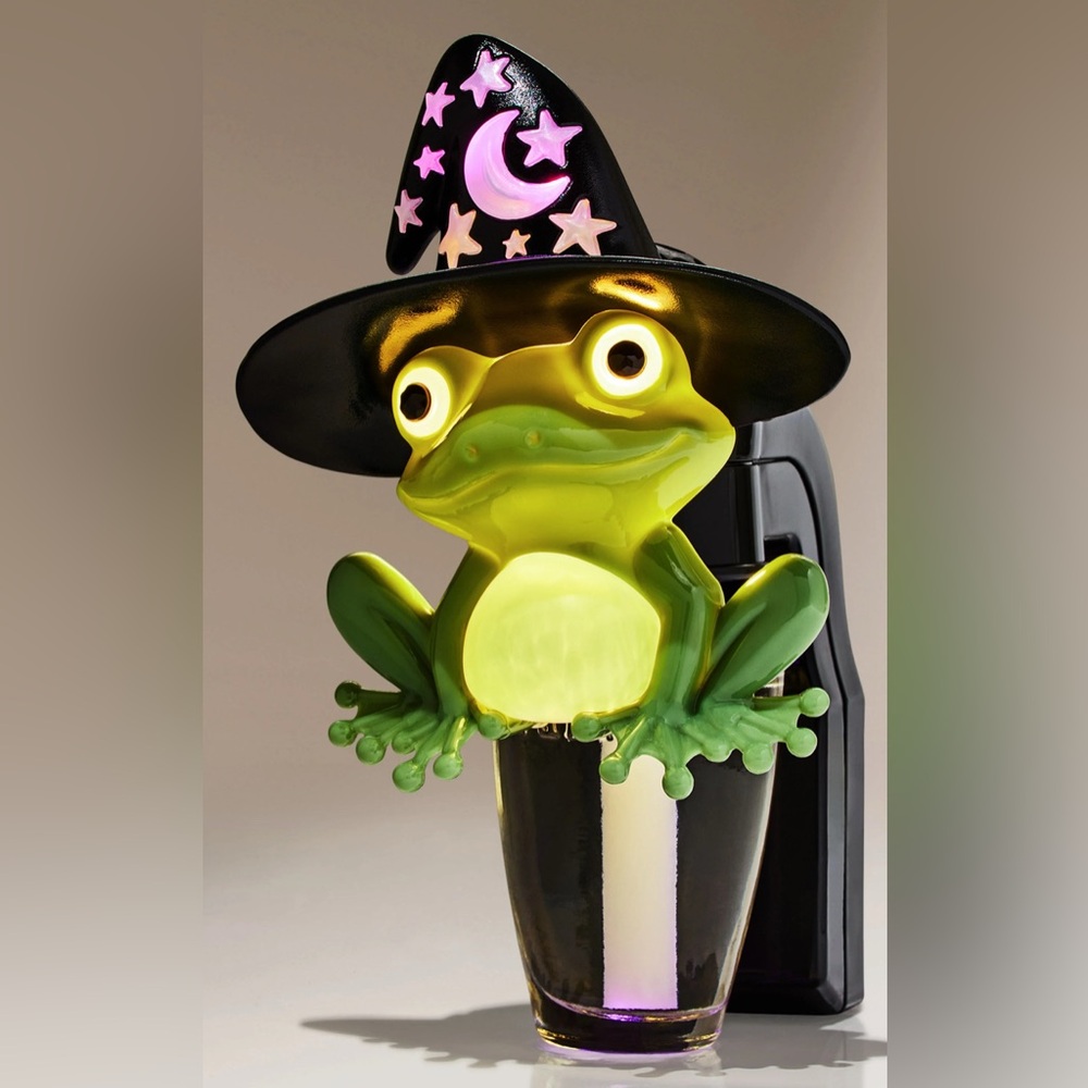 NWT B&BW Witchy Frog Wallflower Plug Nightlight & NWT/SEALED MYSTERY REFILL - Picture 2 of 7